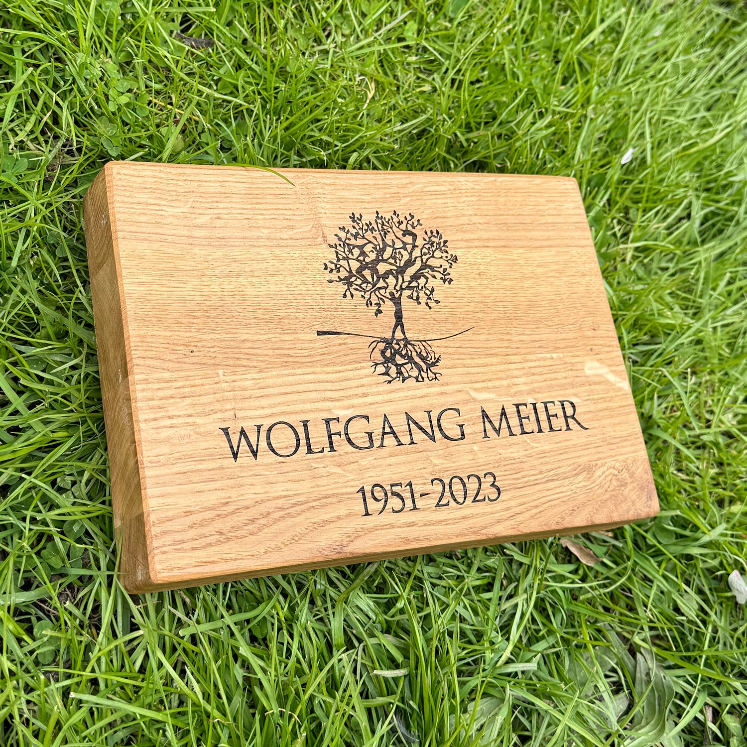 Gedenktafeln, Grabplatten aus Massiver Eiche
