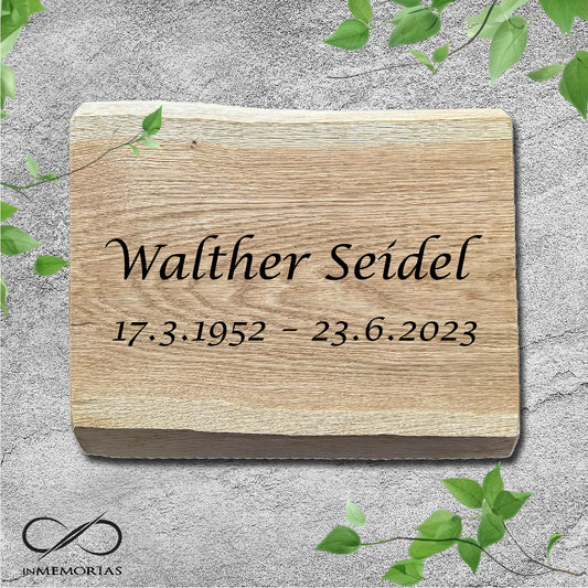 Schriftplatte für Grab und Urnengrab aus Eiche mit Baumkante Gedenktafel 001