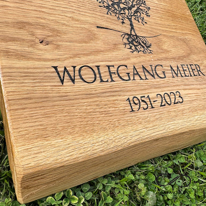 Schriftplatte für Grab und Urnengrab aus Eiche mit Baumkante Gedenktafel 050
